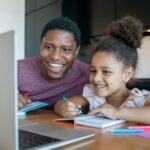 KIKI’S TAAL AVONTUUR: SPELENDERWIJS VREEEMDE TALEN WOORDENSCHATVERWERVING BIJ JONGE KINDEREN